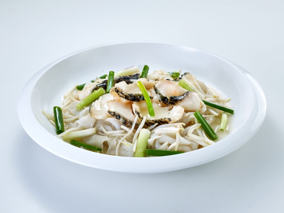 Fried Hor Fun with Fish Fillet and Bean Sprouts (only Balestier)