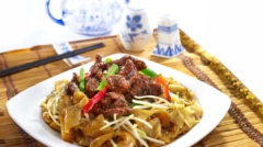 Wok Fried Hor Fun with Venison in Black Pepper Sauce