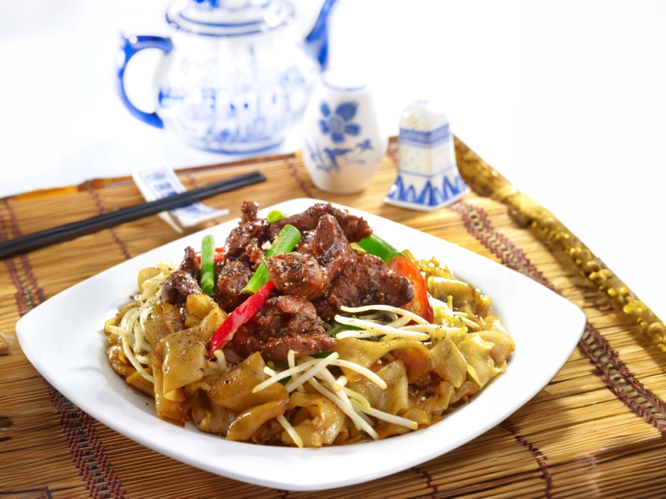 Wok Fried Hor Fun with Venison in Black Pepper Sauce