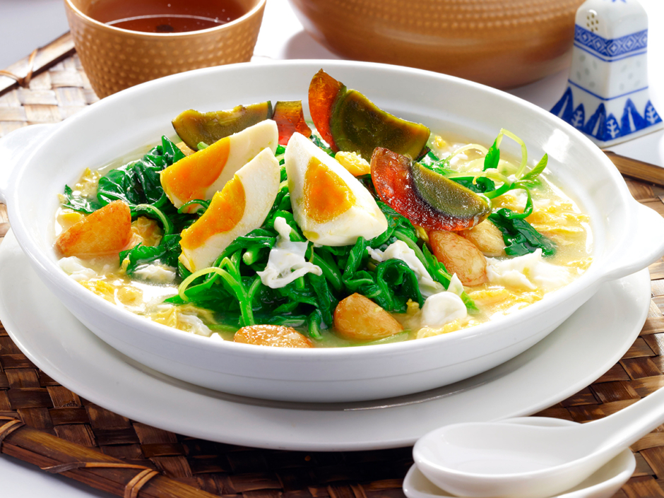 vegetable-Poached-Chinese-Spinach-with-Assorted-Eggs