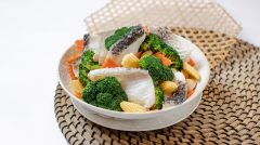 Fried-Fish-Fillet-with-Broccoli