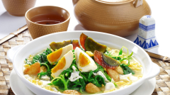 poached Chinese spinach with assorted eggs